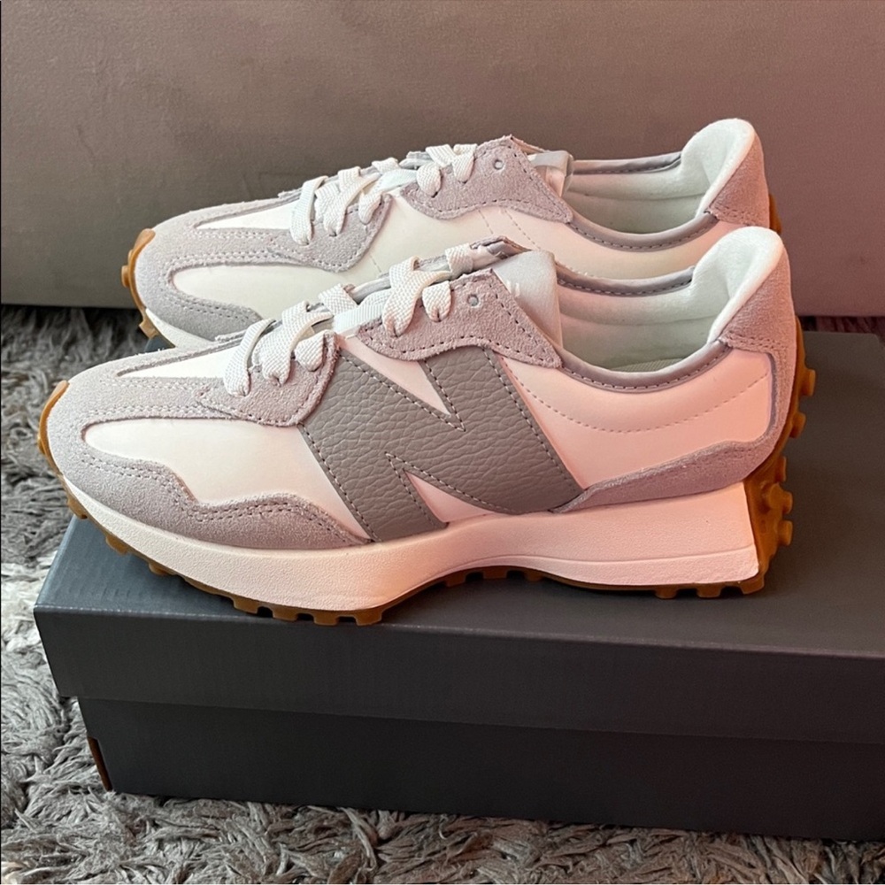 New Balance 327 sneaker. Grey. White. Tan. US womens size 6.5. LNWT